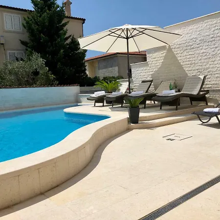 Dalmatien Traumhaus דירה מאקרסקה